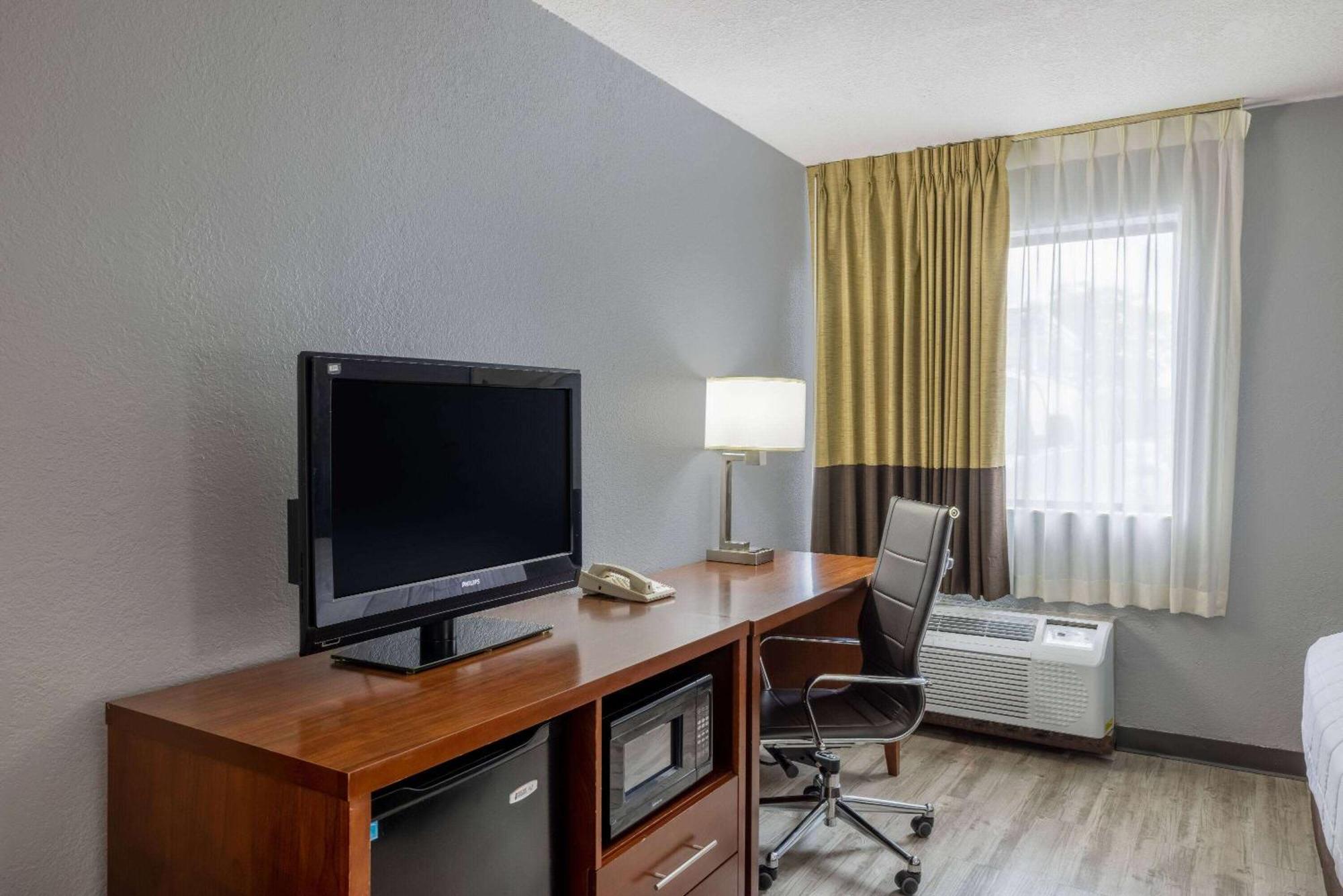 Travelodge By Wyndham Brooklyn Center Extérieur photo