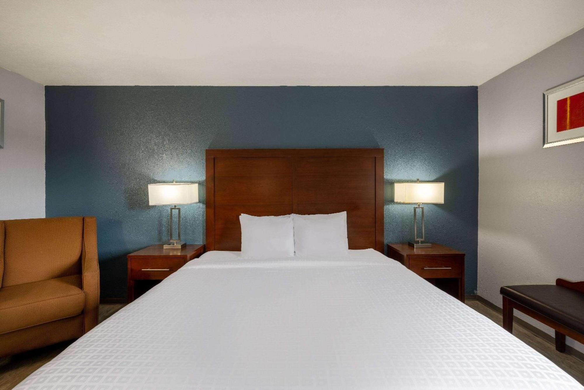 Travelodge By Wyndham Brooklyn Center Extérieur photo