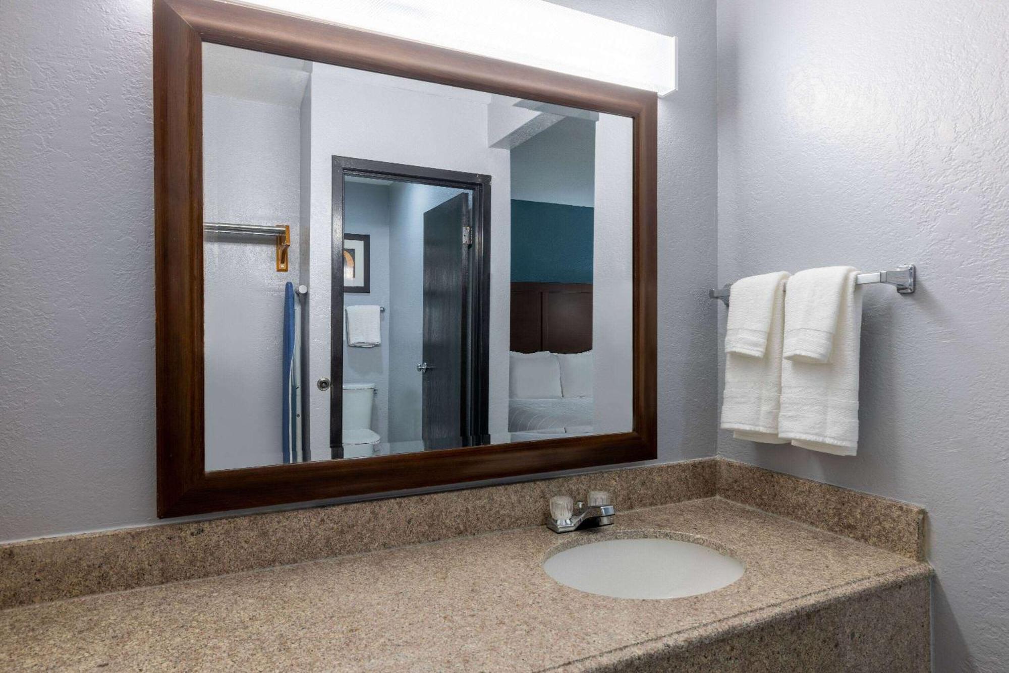 Travelodge By Wyndham Brooklyn Center Extérieur photo