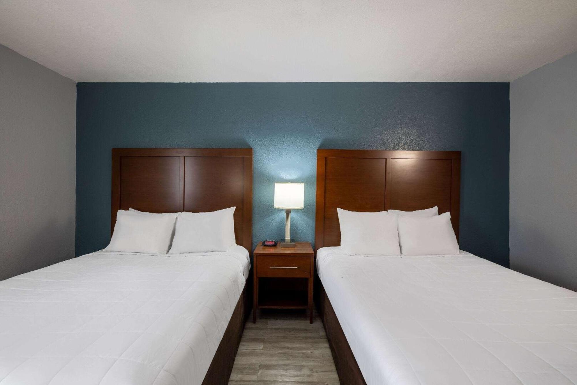 Travelodge By Wyndham Brooklyn Center Extérieur photo