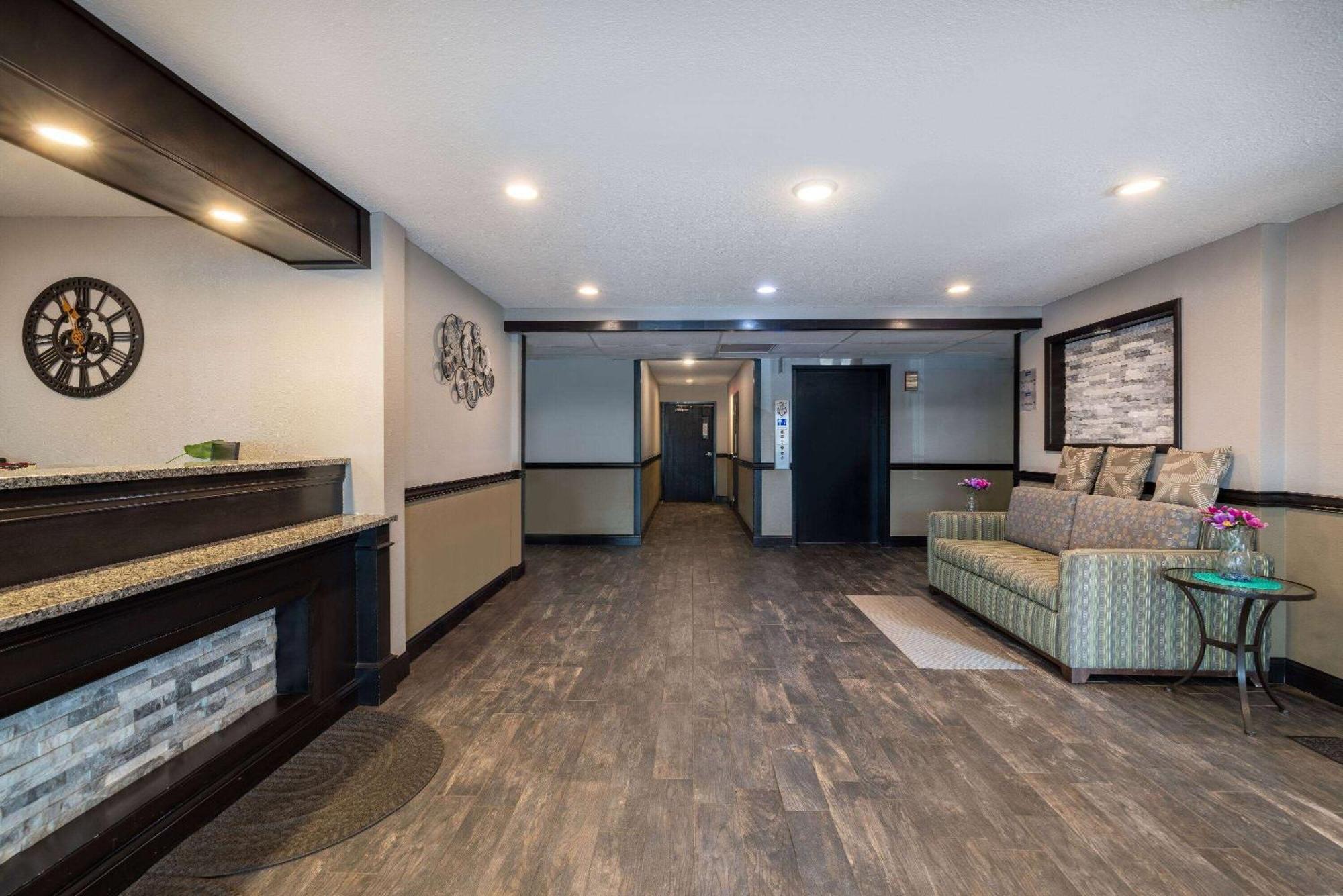 Travelodge By Wyndham Brooklyn Center Extérieur photo