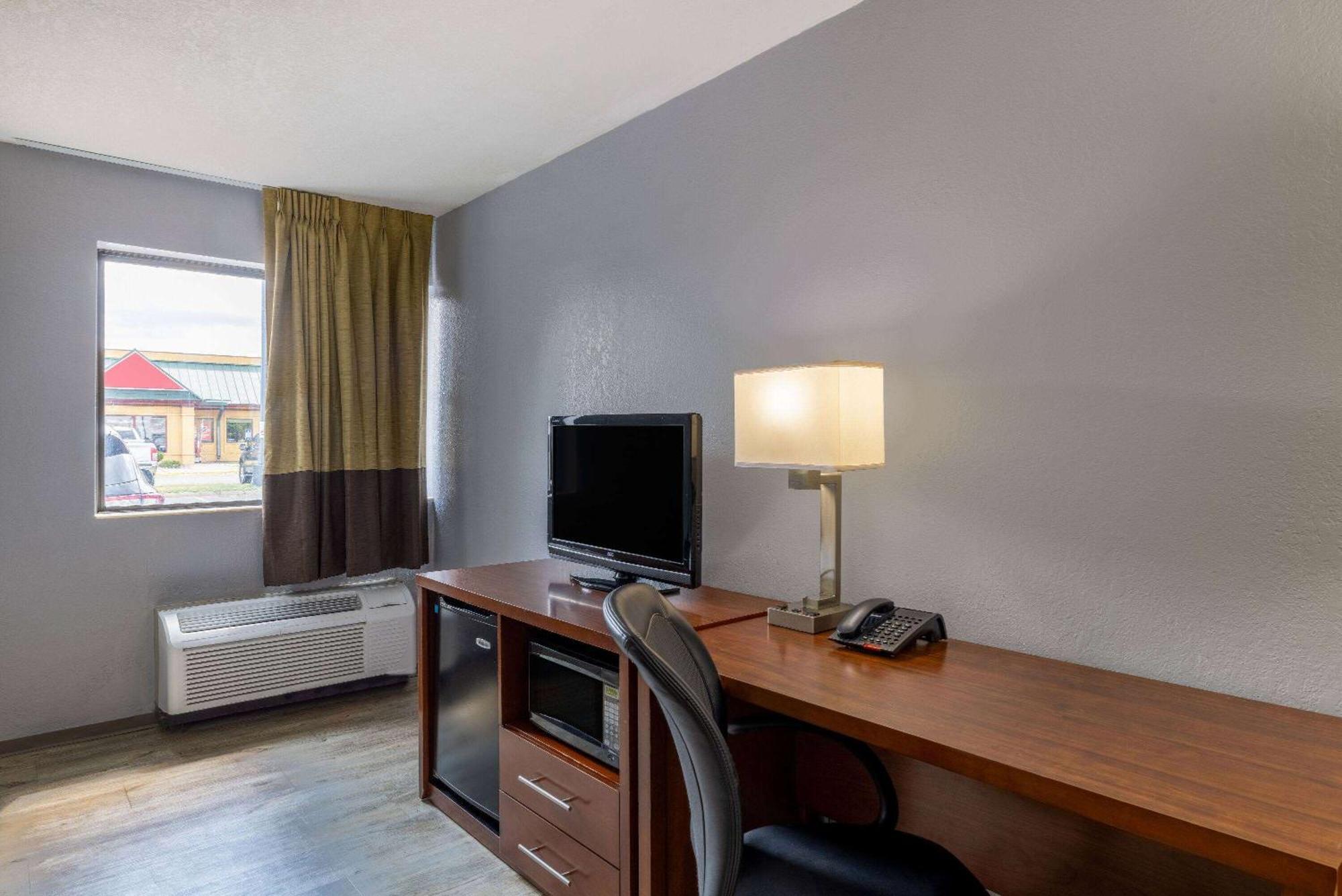 Travelodge By Wyndham Brooklyn Center Extérieur photo