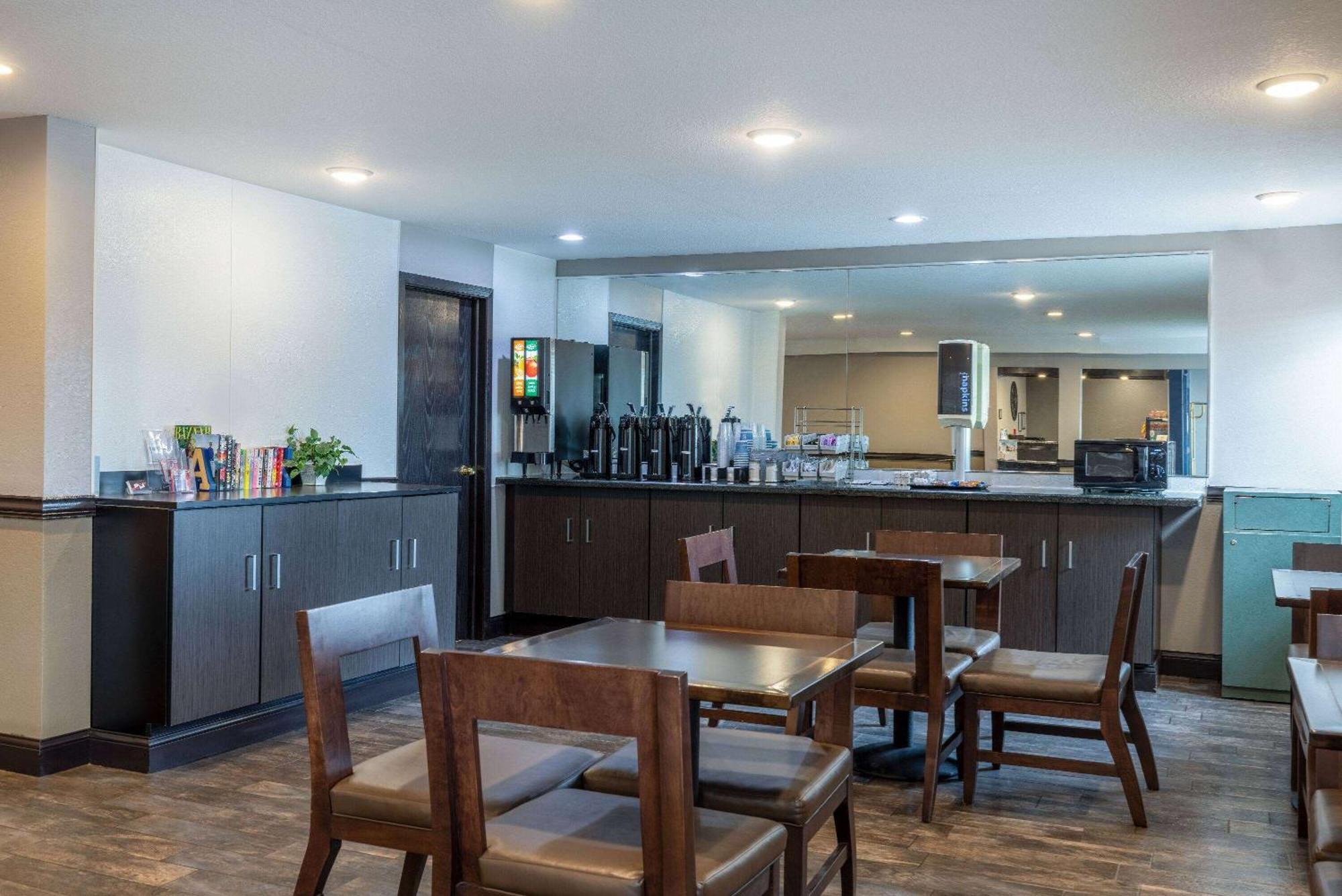 Travelodge By Wyndham Brooklyn Center Extérieur photo