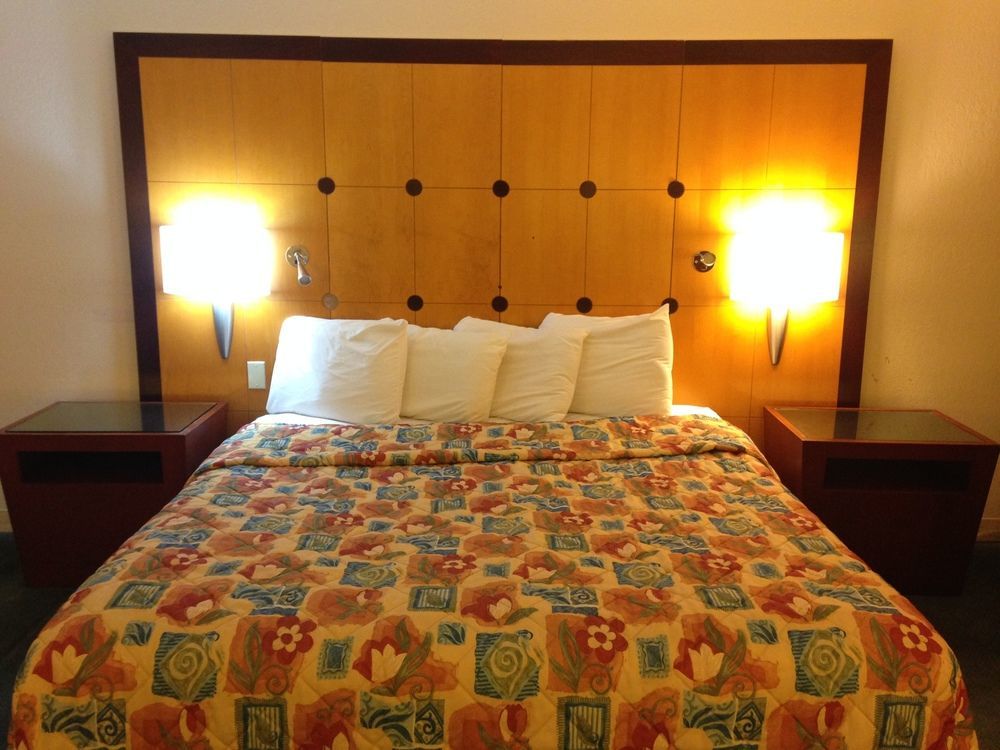 Travelodge By Wyndham Brooklyn Center Extérieur photo