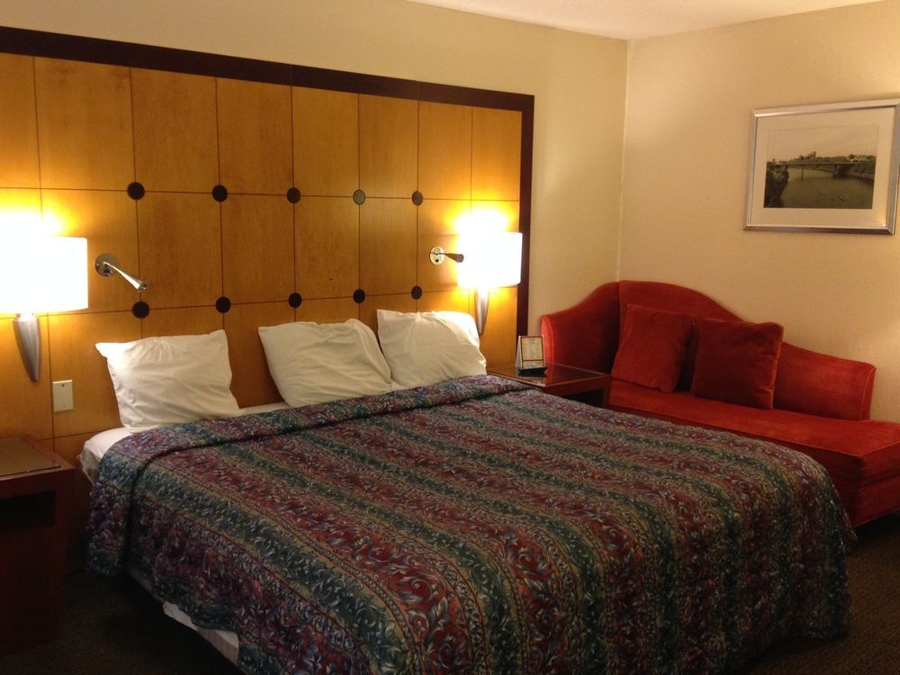 Travelodge By Wyndham Brooklyn Center Extérieur photo