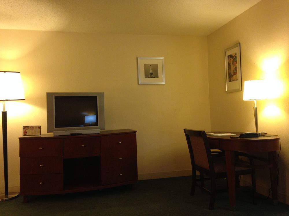 Travelodge By Wyndham Brooklyn Center Extérieur photo
