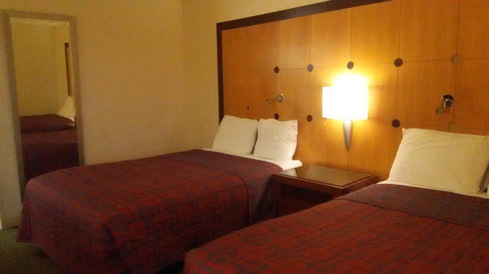 Travelodge By Wyndham Brooklyn Center Extérieur photo