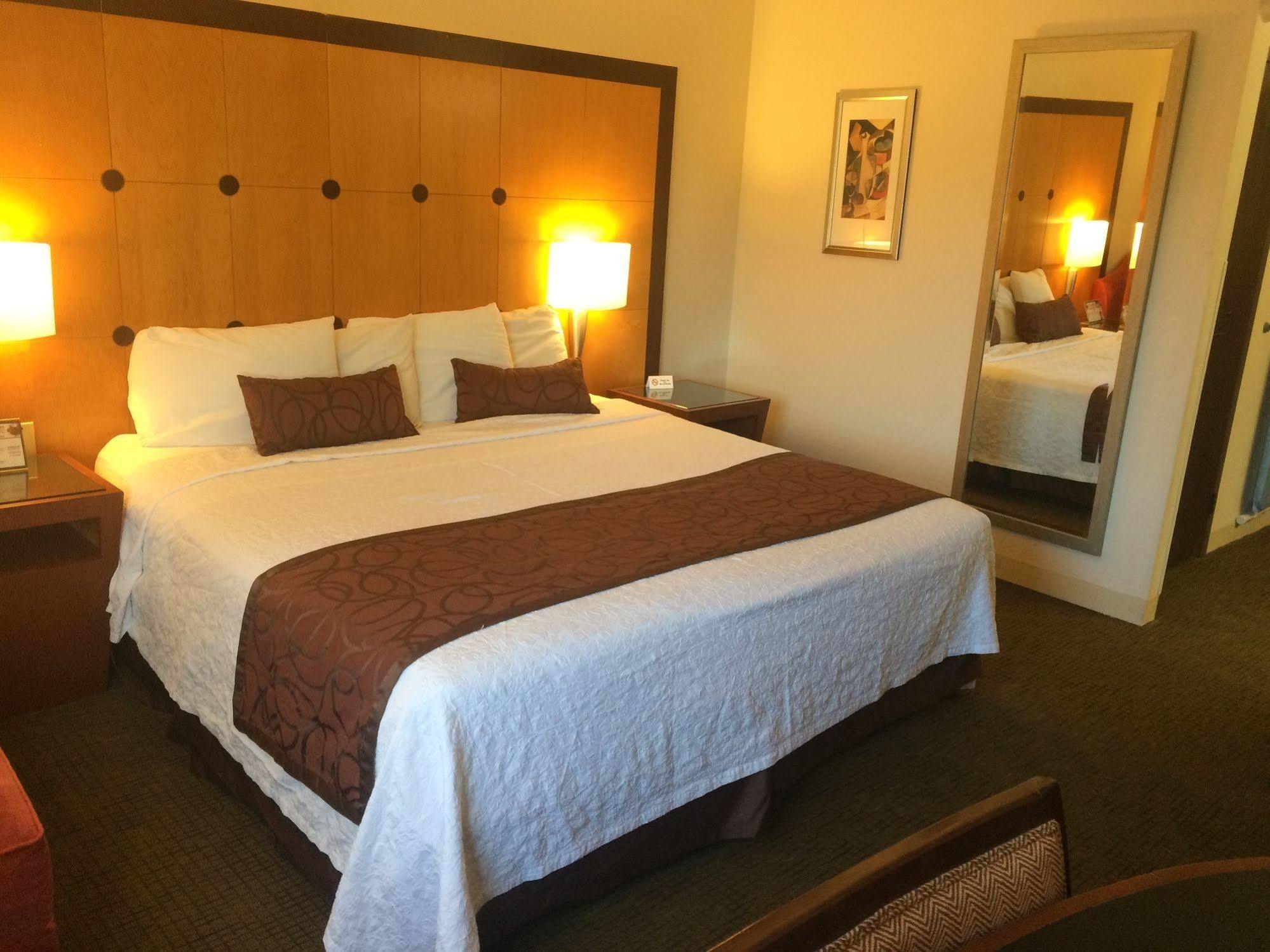 Travelodge By Wyndham Brooklyn Center Extérieur photo