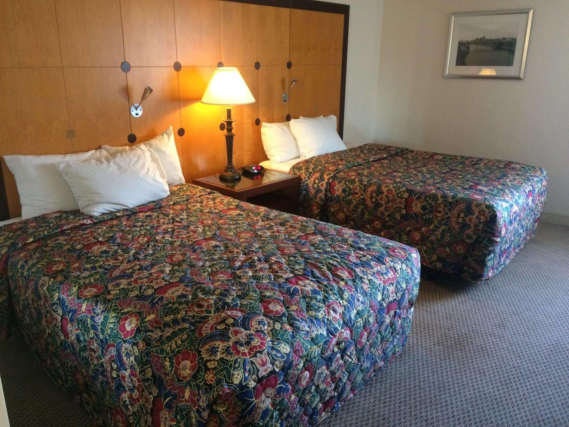 Travelodge By Wyndham Brooklyn Center Extérieur photo