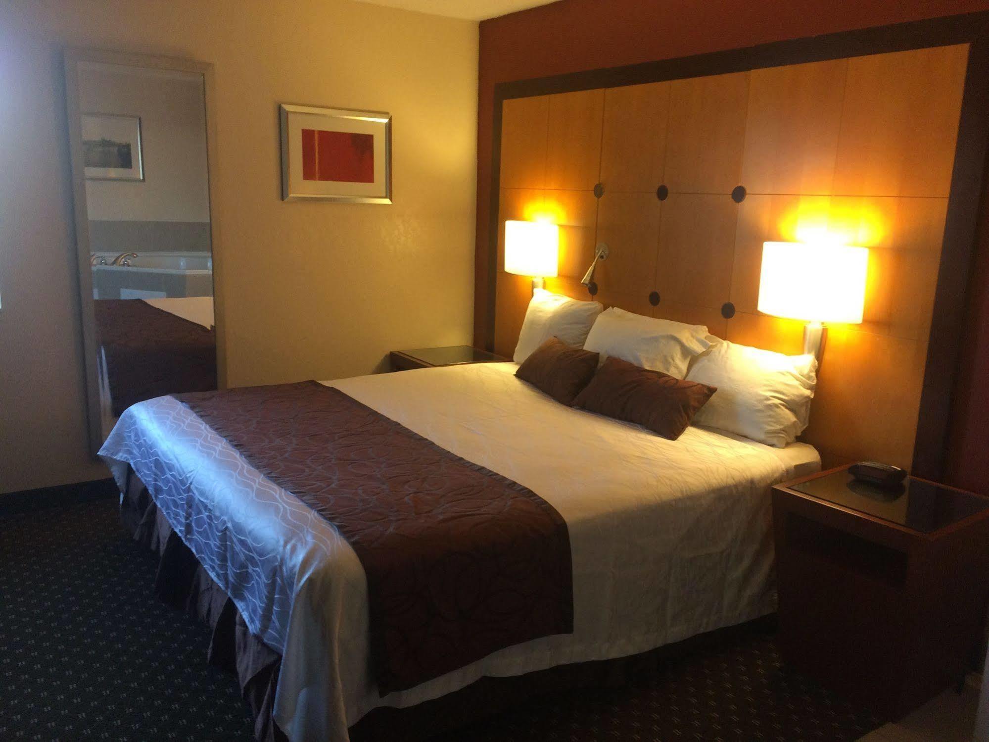 Travelodge By Wyndham Brooklyn Center Extérieur photo