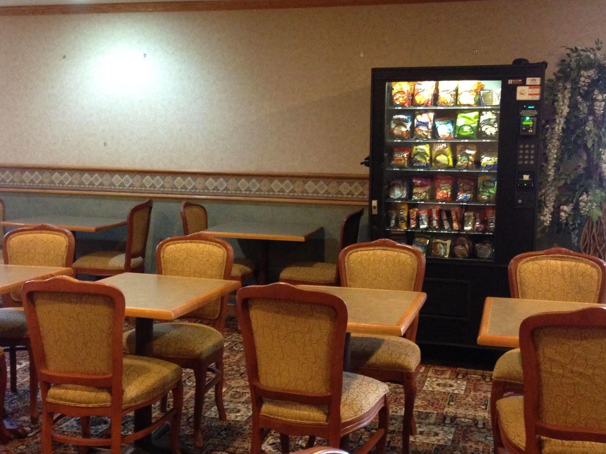 Travelodge By Wyndham Brooklyn Center Extérieur photo