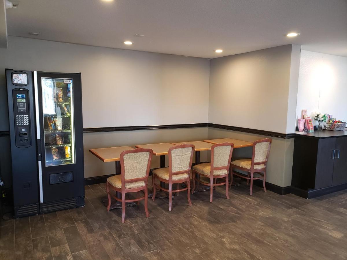 Travelodge By Wyndham Brooklyn Center Extérieur photo