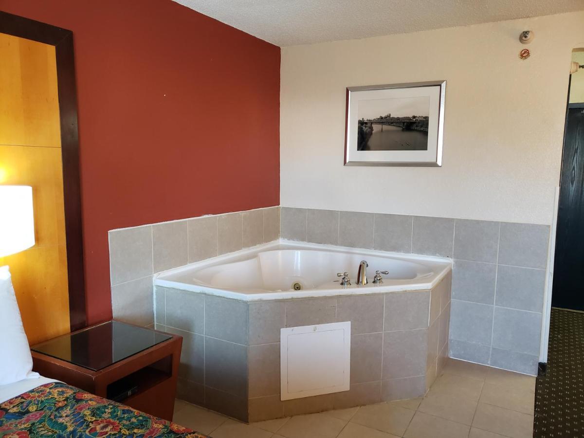 Travelodge By Wyndham Brooklyn Center Extérieur photo